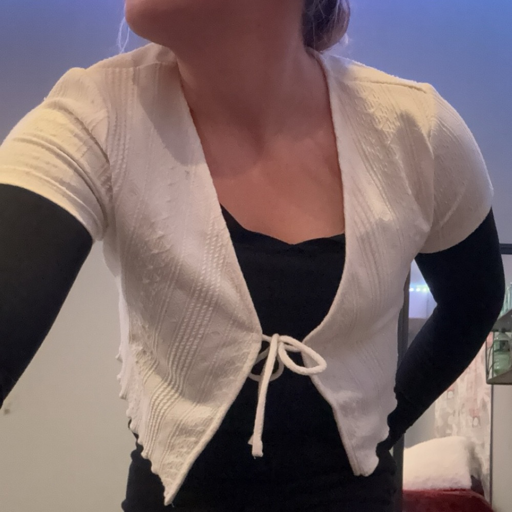 White pull over crop top